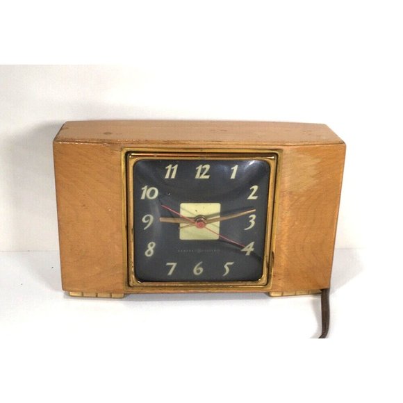 General Electric Vintage Art Deco Style Wooden Electric Desk Clock - Model 3H176 - Picture 4 of 13